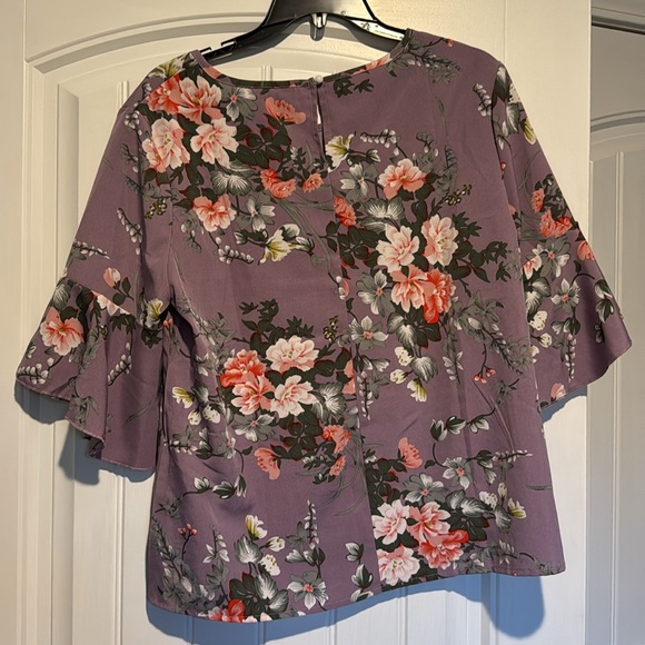 •SHEIN Size M Blouse - Picture 4 of 4